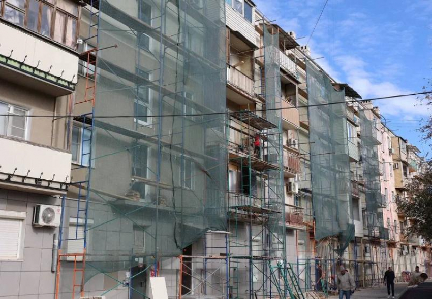 В Астрахани капитально ремонтируют жилые дома и объекты культурного наследия