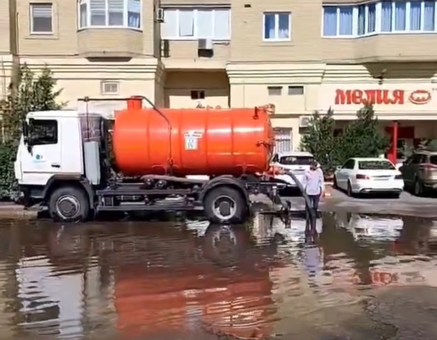 В Астрахани устраняют последствия непогоды