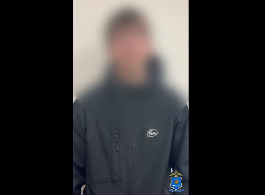 В Астрахани водителя оштрафовали за символ и надпись на машине