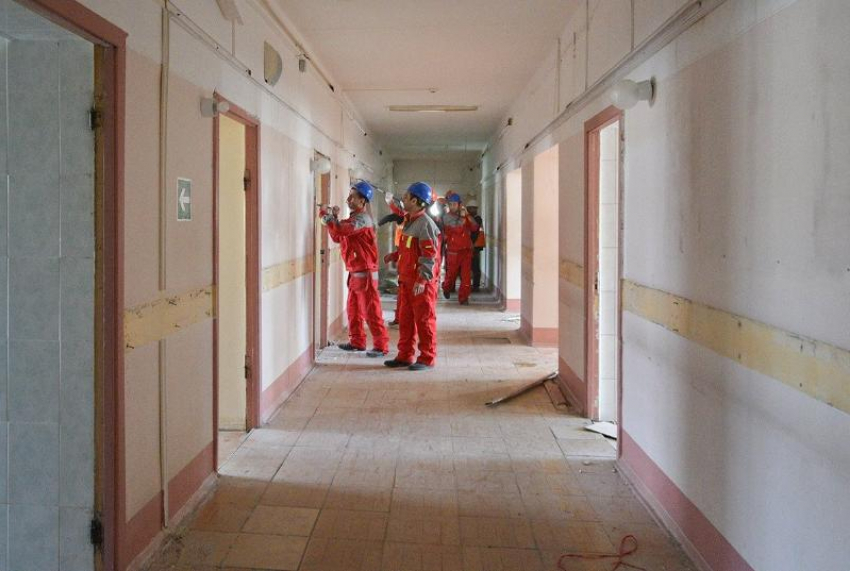 До конца 2022 года в Астраханской области завершат капитальный ремонт шести поликлиник