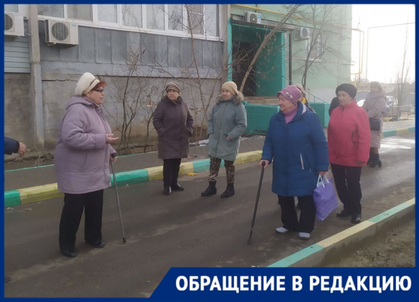 Жителям многоквартирного дома на Лепехинской мешают бордюры