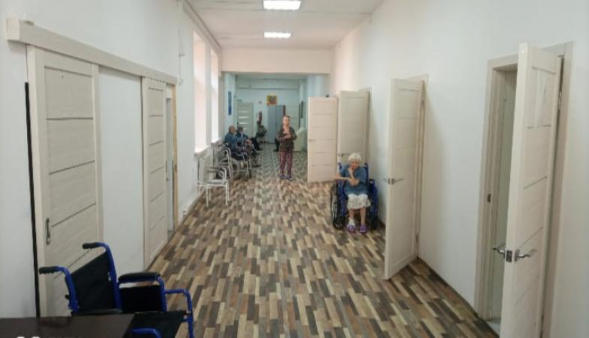 Жители Свободного поселка в Астрахани взяли «под крыло» местный дом престарелых и инвалидов