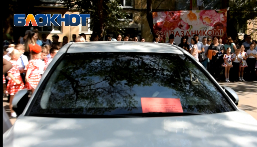 Астраханец припарковал свое авто прямо на празднике для детей 