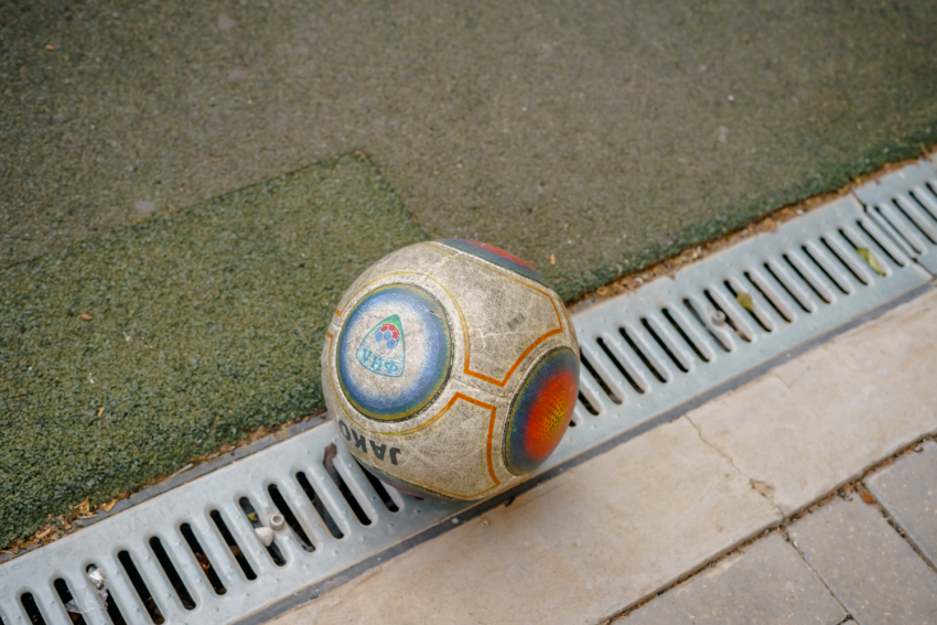 После строительства футбольного поля не досчитались 700 тысяч