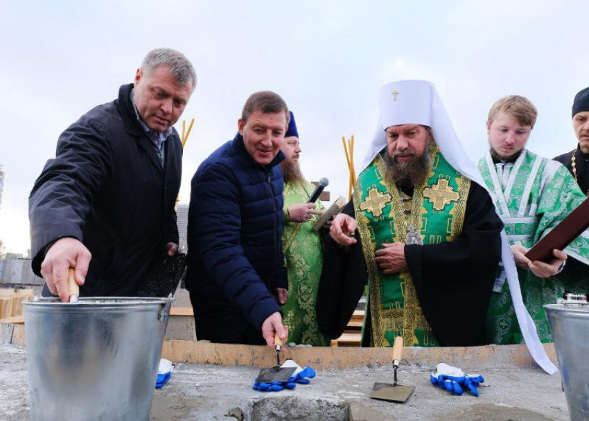 В Астрахани заново заложили капсулу в основание храма Александра Невского