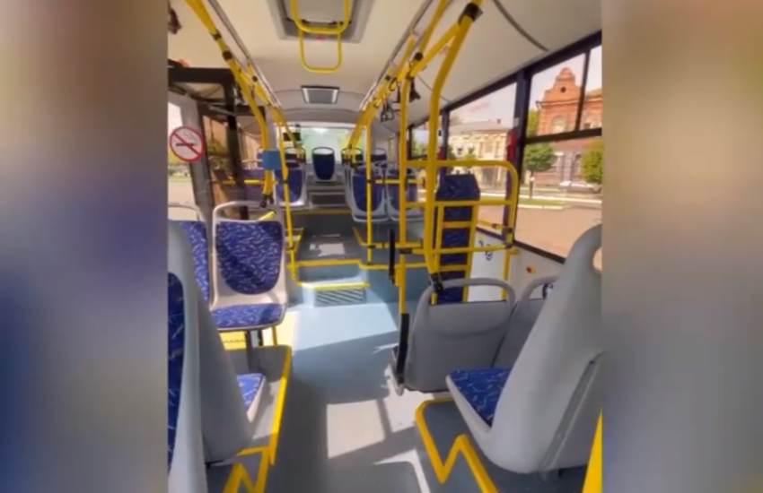 Астраханцам показали салон новых автобусов среднего класса
