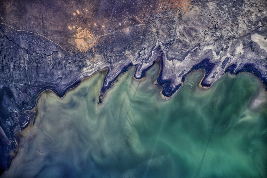 Российский космонавт показал снимок Каспийского моря зелёного цвета