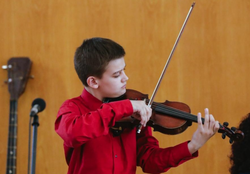 Юный астраханский скрипач стал лауреатом международного детского конкурса