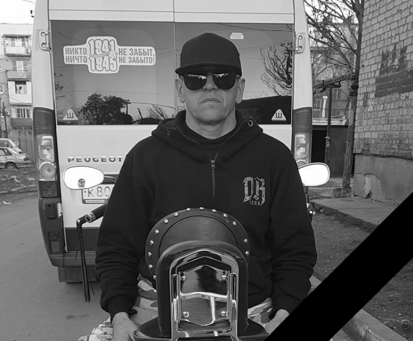 Погиб Игорь Надолинский: в центре Астрахани столкнулись мотоцикл и Газель