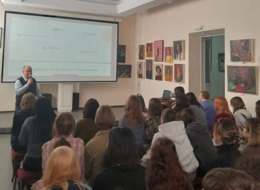 Астраханским студентам проводят лекции по профилактике экстремизма