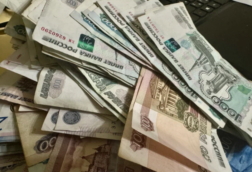 Мошенник попытался оформить кредитку на астраханца через его сына