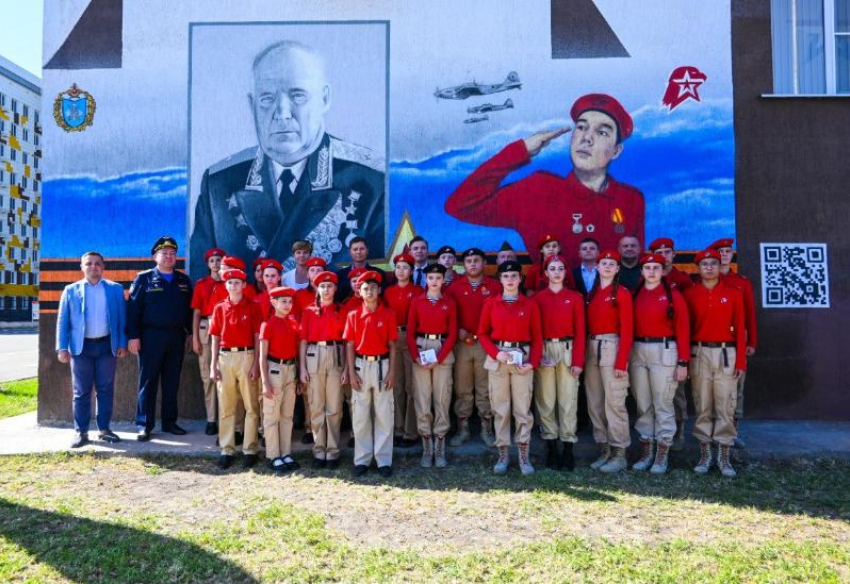 В Астрахани появился мурал с Героем Советского Союза и командиром отряда «Беркут»