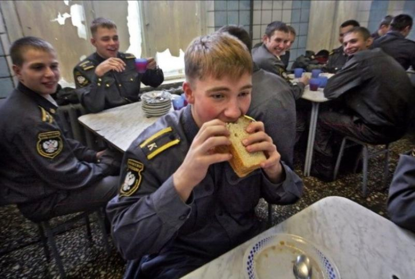 Первых астраханских полицейских кормил сам народ