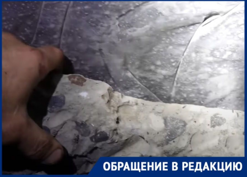 В Астрахани в подвале дома на Яблочкова обрушилась плита перекрытия