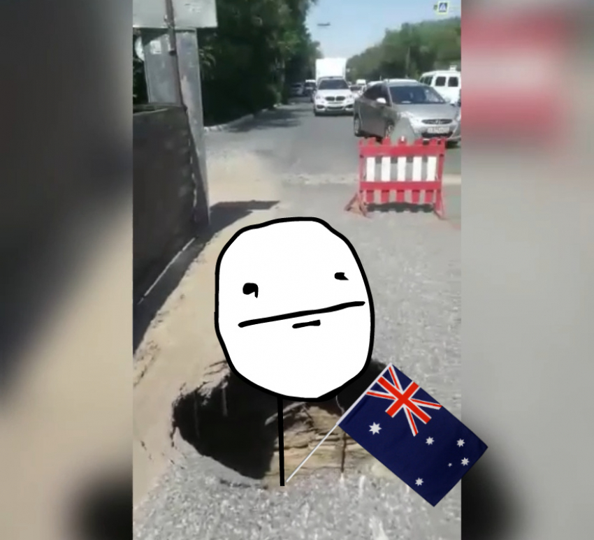 В Астрахани автомобиль едва не провалился под асфальт