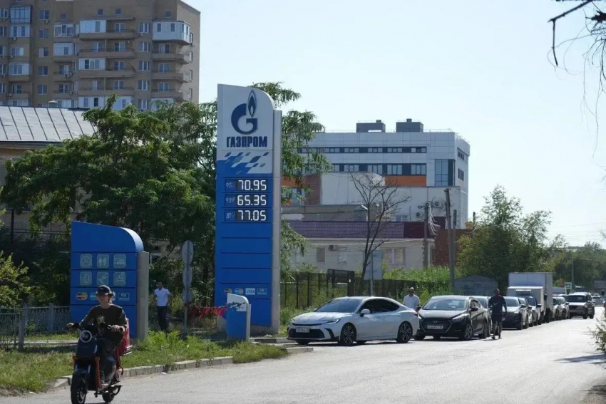 Где в Астрахани и кому будут сегодня продавать бензин: адрес заправок