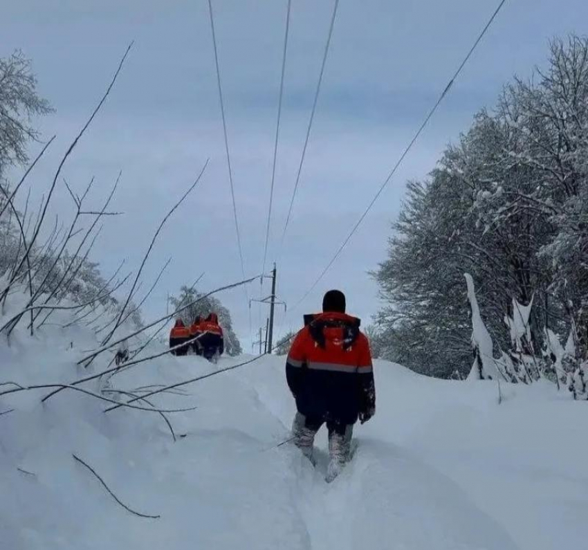 Астраханские энергетики экстренно выезжали в другой регион на помощь