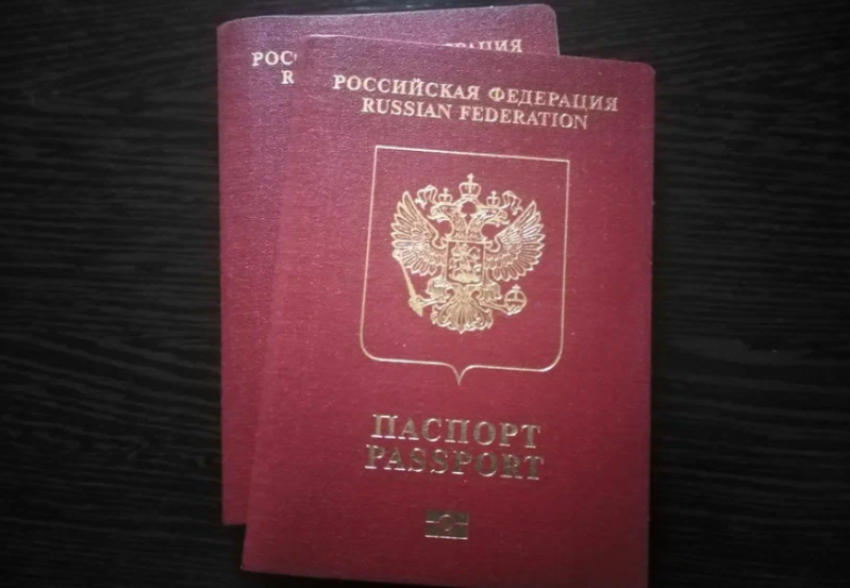 Астраханским детям для поездок заграницу больше не нужно свидетельство о рождении