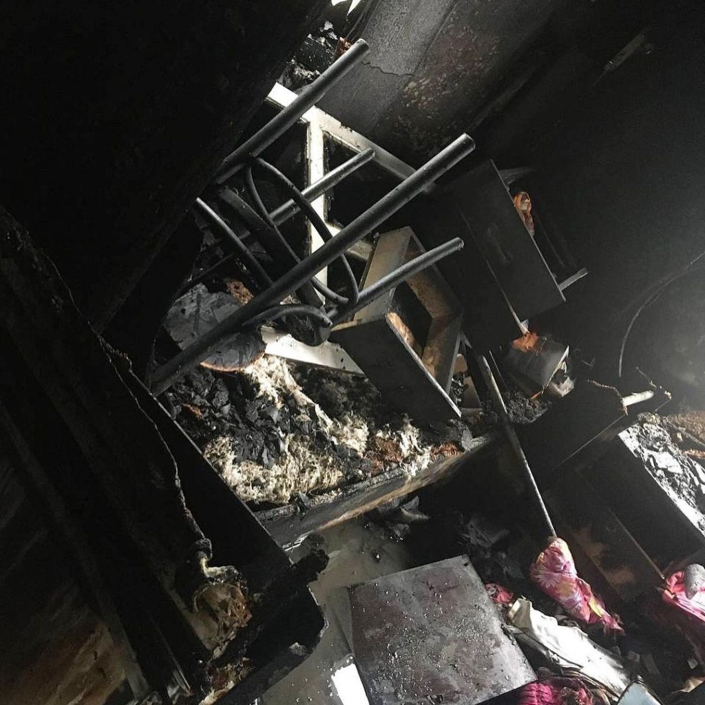 в Ахтубинске сгорел дом, в Ахтубинске сгорел дом, многодетная семья осталась без дома, у многодетной семьи в Ахтубинске сгорел дом