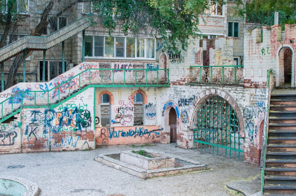 сказочный городок в Астрахани, «Русь Былинная» в Астрахани, астраханский парк