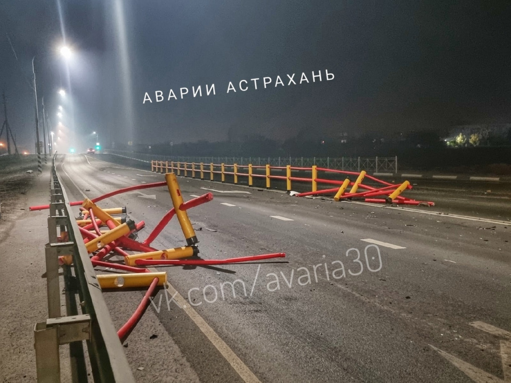 в Астрахани снесли ограждение, новые ограждения в Астрахани снесли, улица Магистральная в Астрахани