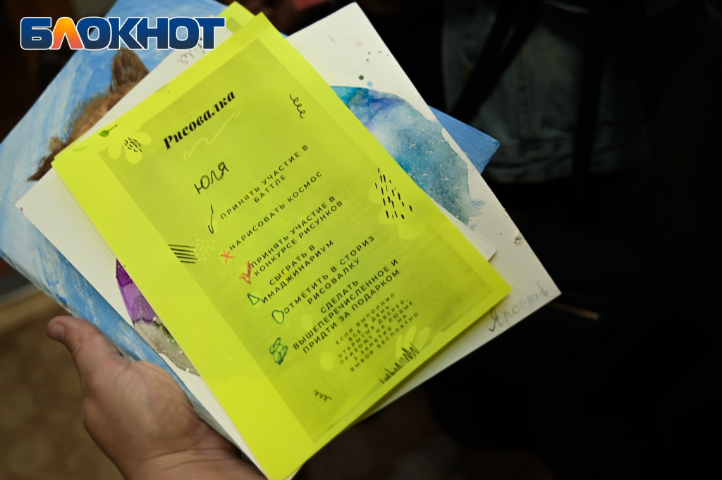 На мастер-классе в Рисовалке астраханцам раздавали призы, мастер-класс по рисованию в Астрахани, Рисовалка в Астрахани, уроки рисования для маленьких астраханцев