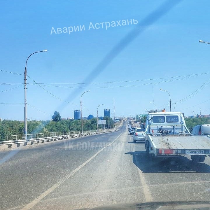 Пробка на Новом мосту, авария в Астрахани, пробка в обе стороны Нового моста
