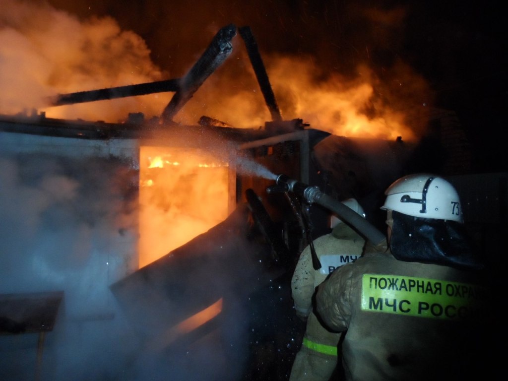 pozharno-spasatelnye-podrazdeleniya-likvidirovali-pozhar-v-trusovskom-rayone-g-astrahani_15887378181086258197__2000x2000.jpg