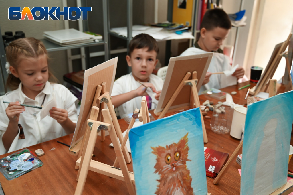 Как прозодят мастер-классы в Рисовалке Астрахани, мастер-класс по рисованию в Астрахани, Рисовалка в Астрахани, уроки рисования для маленьких астраханцев
